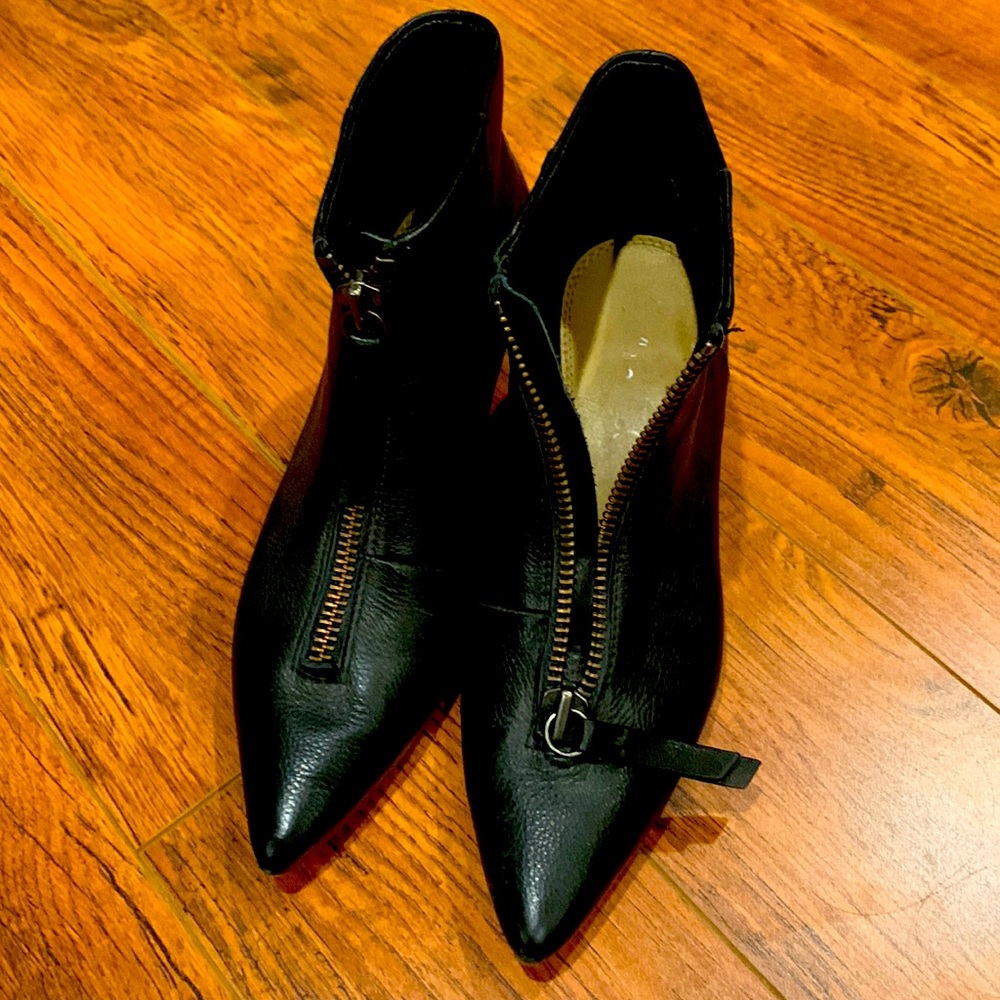 Splendid zipped up booties in black leather, size 8